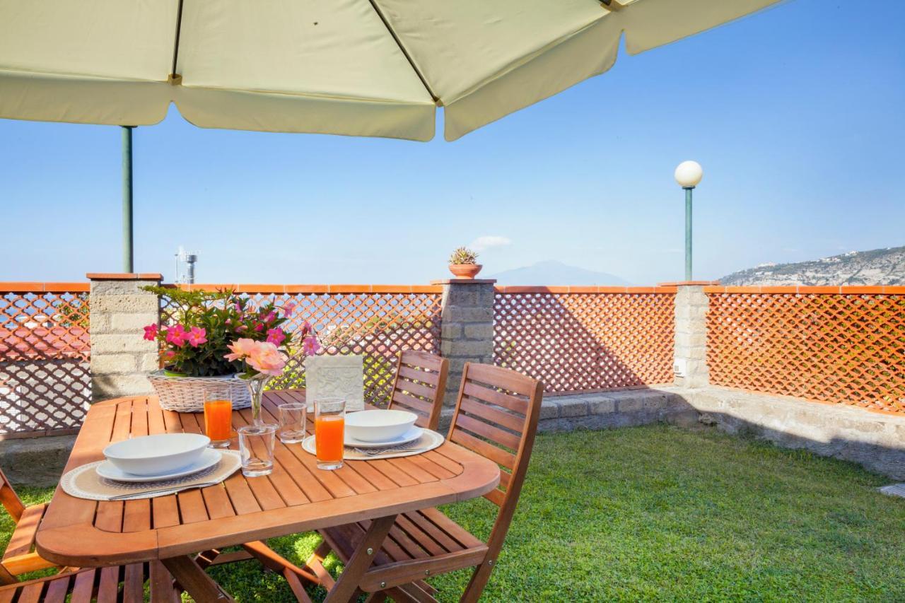 Shanti Home - Restaurant Di Aversano Salvatore ソレント エクステリア 写真