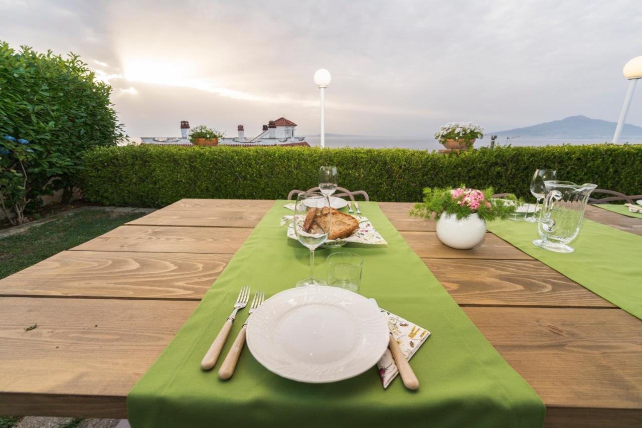 Shanti Home - Restaurant Di Aversano Salvatore ソレント エクステリア 写真
